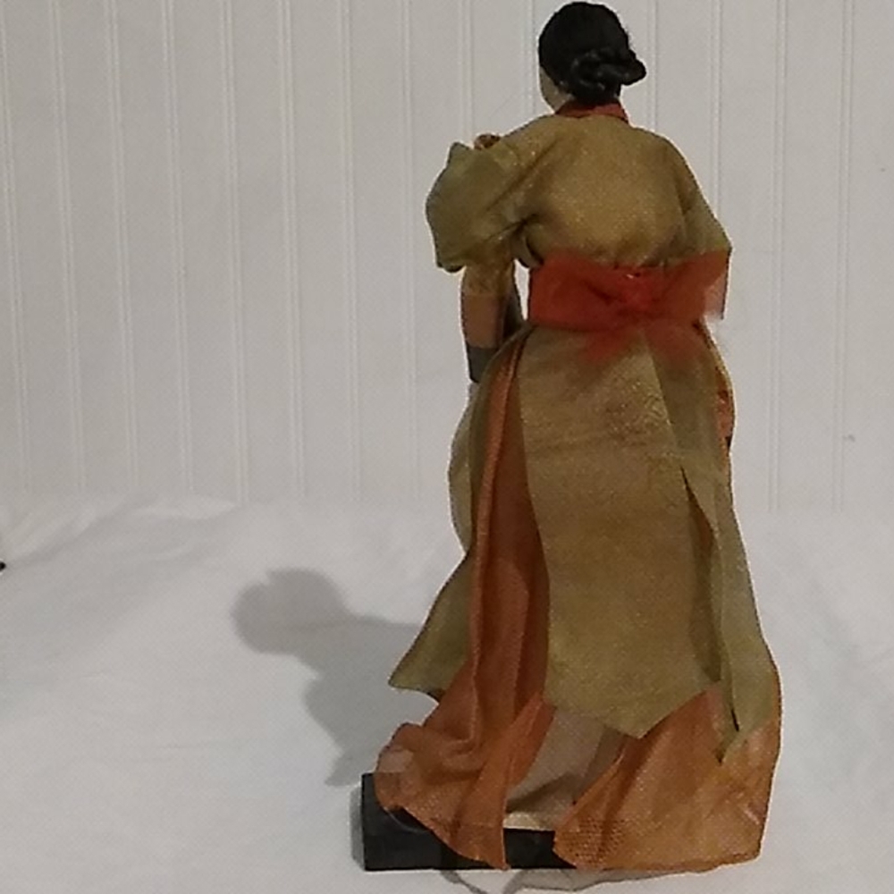 SALE Vintage Handcrafted Korean Woman - Picture 9 of 16